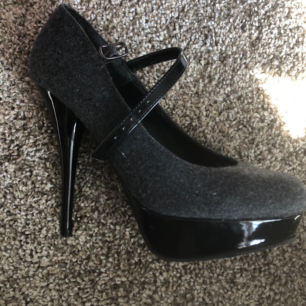 Candie’s Grey Pumps
